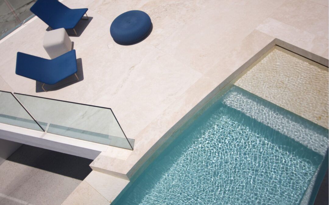 Ideas de Decoración para Piscinas con Materiales Naturales