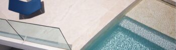Ideas de Decoración para Piscinas con Materiales Naturales